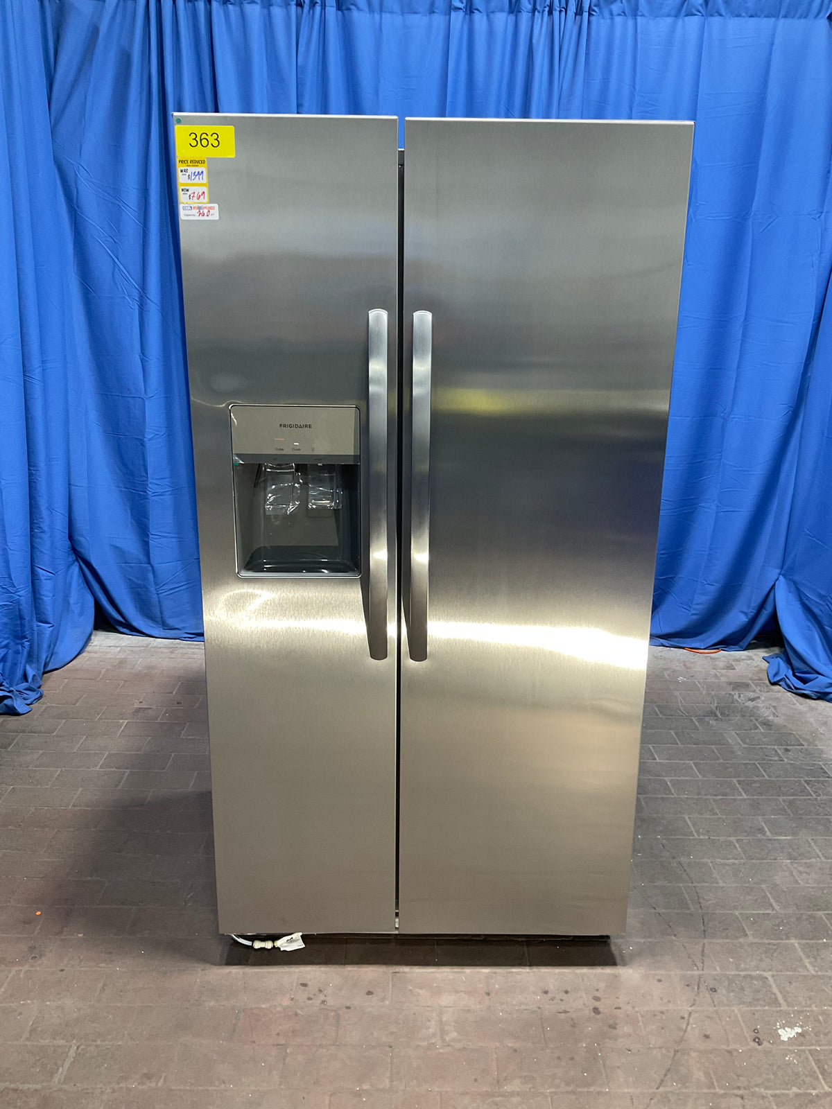 Frigidaire Refrigerator (FRSS2623AS)