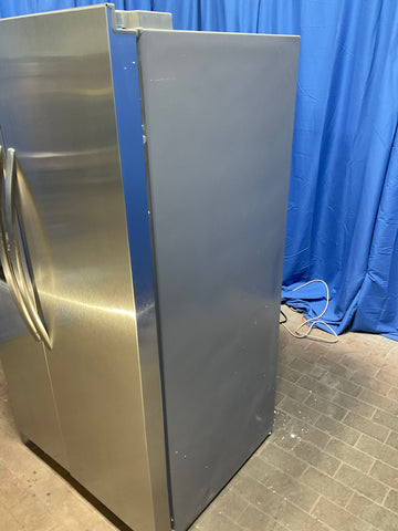 Frigidaire Refrigerator (FRSS2623AS)