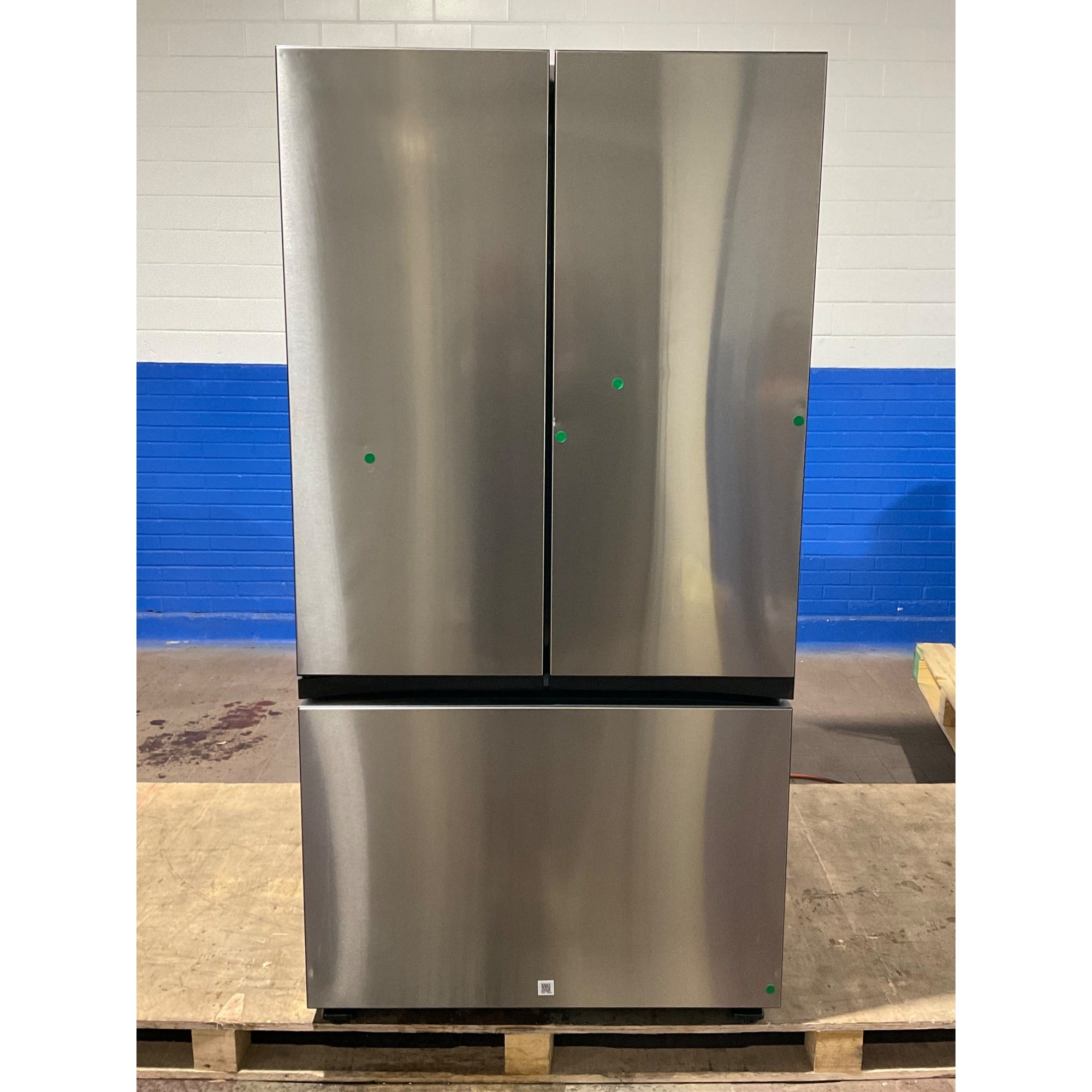 SAMSUNG Bespoke 3-Door French Door Refrigerator (30 cu. ft.) with Beverage Center™ in Stainless Steel RF30BB6600QLAA